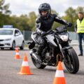 découvrez les astuces et conseils essentiels pour réussir le plateau moto avec succès et obtenir votre permis rapidement.