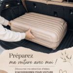 Accessoires variés pour voiture sur une surface en bois, montrant des coussins et organisateurs.