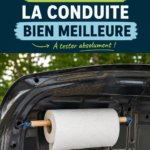 Une femme souriante conduisant sa voiture avec de l'ambiance à l'intérieur.