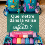Une mère prépare des bagages avec des vêtements pour enfants en vue d'un voyage multi-saisons.