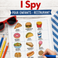 Famille jouant à 'I Spy' pendant un road trip