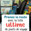 Un enfant s'amusant avec des jouets pendant un voyage en voiture, des figurines colorées en main.