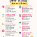 Enfants en vacances avec leurs bagages prêts pour un voyage en famille.