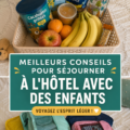 Une famille heureuse en vacances à l'hôtel avec des enfants qui s'amusent.