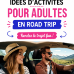 Groupe d'amis souriants jouant à des jeux lors d'un road trip en voiture.
