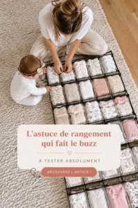 Illustration d'une valise bien rangée avec des vêtements pliés de manière efficace pour optimiser l'espace.