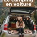 Une famille enchantée au camping en voiture entourée de nature.