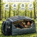 Un abri de camping portable et solaire installé dans la nature, prêt pour une escapade familiale.