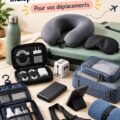 Accessoires de voyage pratiques sur une table, comprenant une poche de rangement et un coussin de voyage.