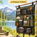 Une famille heureuse en train de voyager avec des bagages