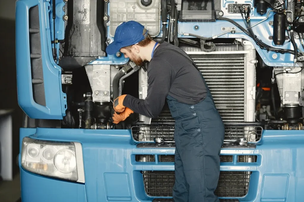 Routexie entretien photo camion en maintenance sur site